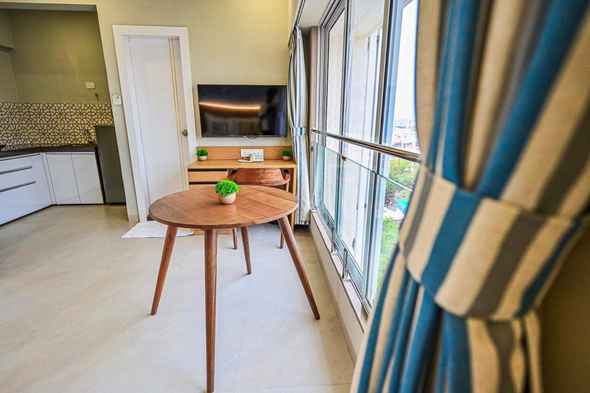 Indie Studios, Chembur 3* Bombaj