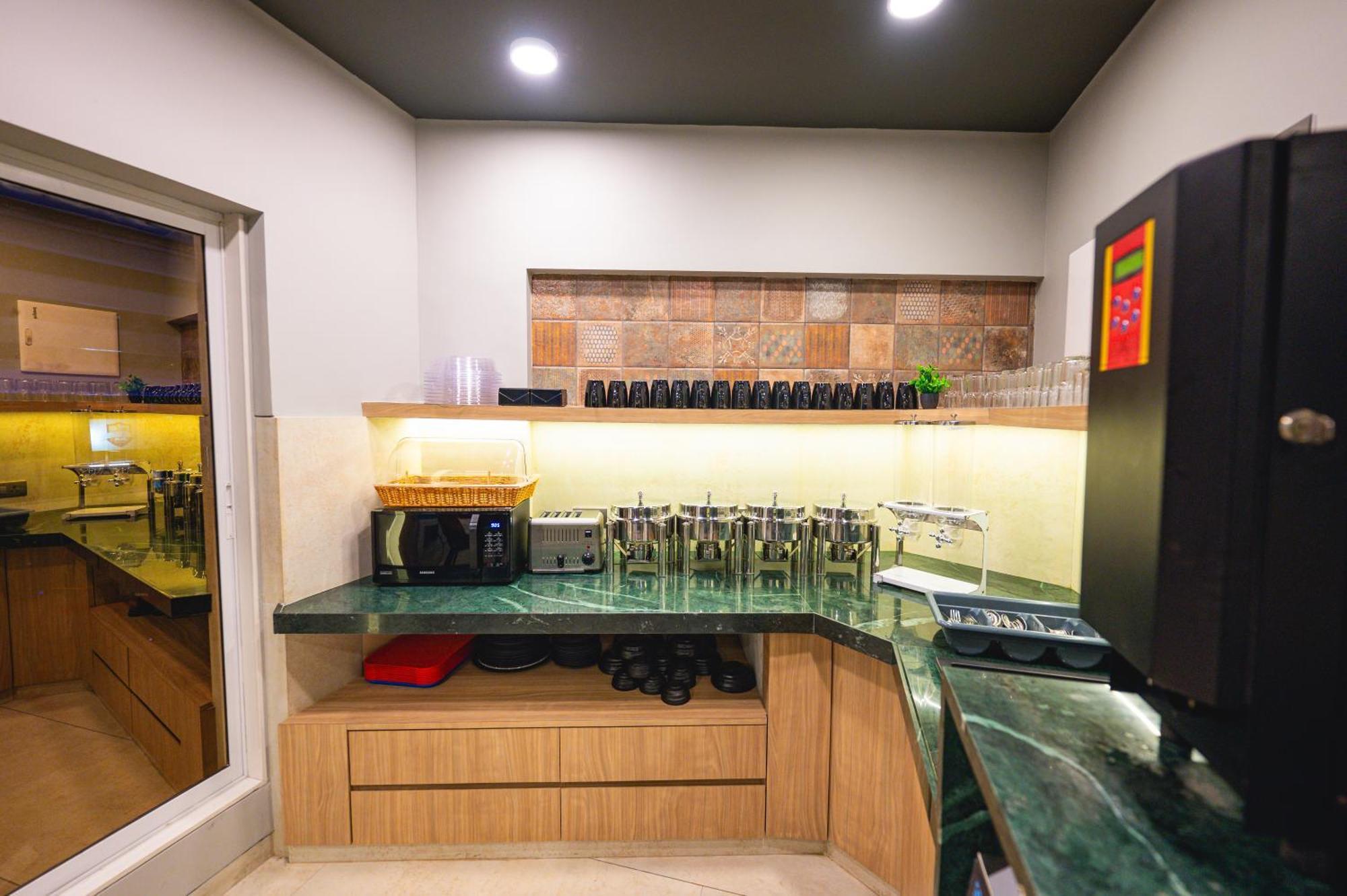 Hotel Indie Studios, Chembur Bombaj