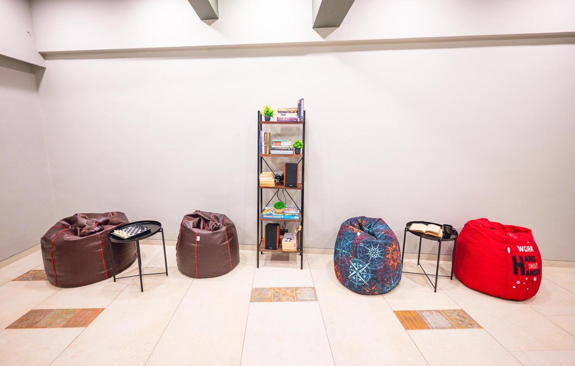 Indie Studios, Chembur Hotel Bombaj