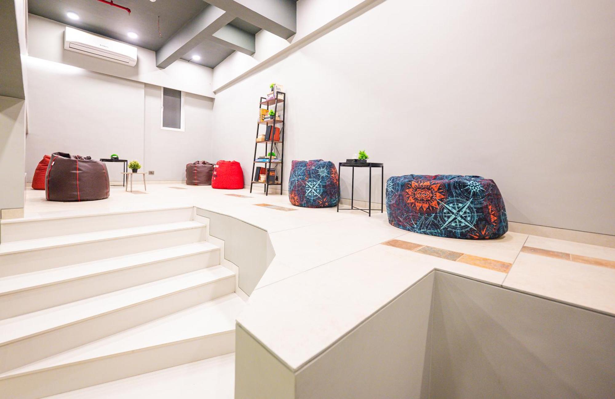 Hotel Indie Studios, Chembur Bombaj