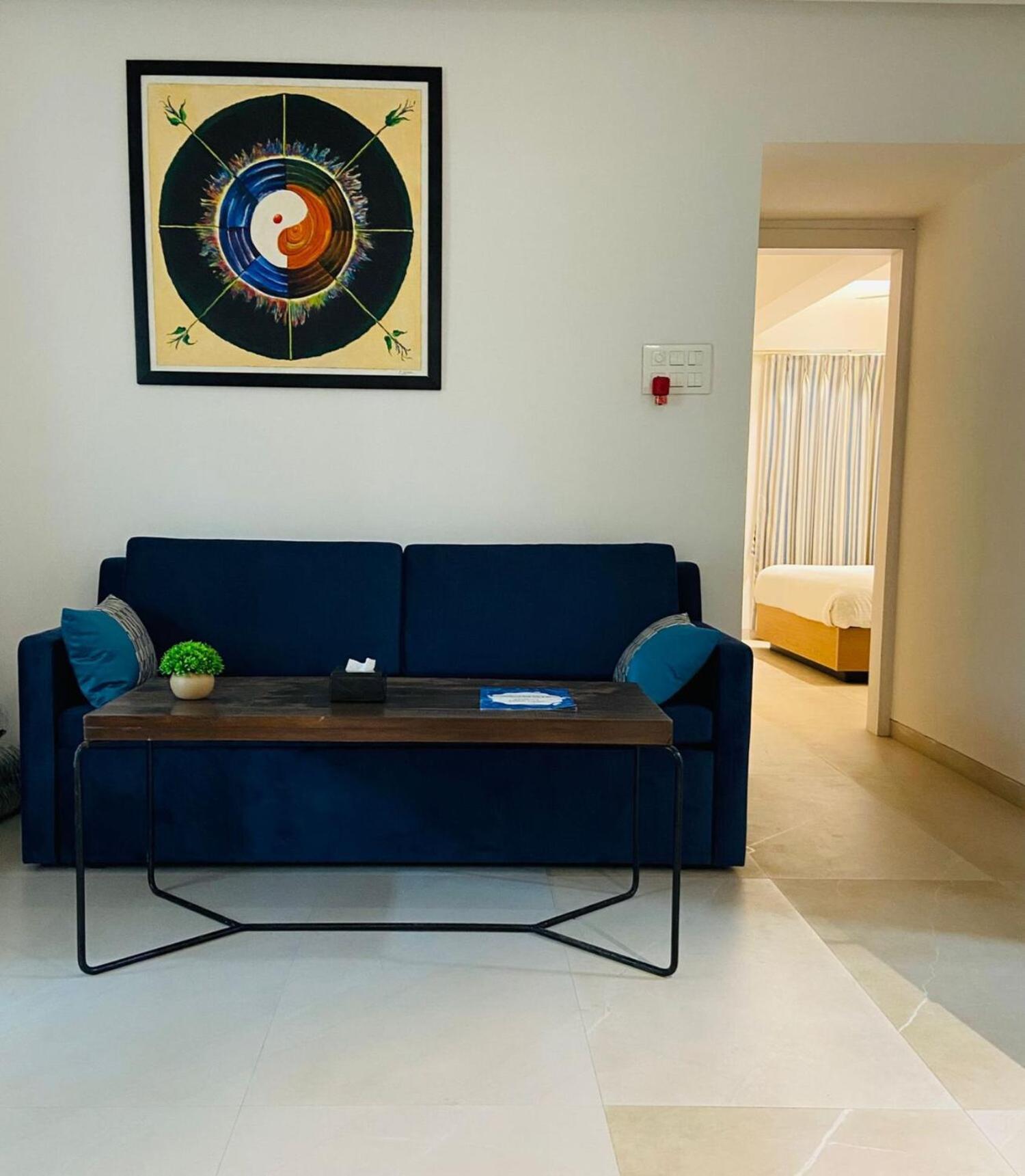 Indie Studios, Chembur 3* Bombaj