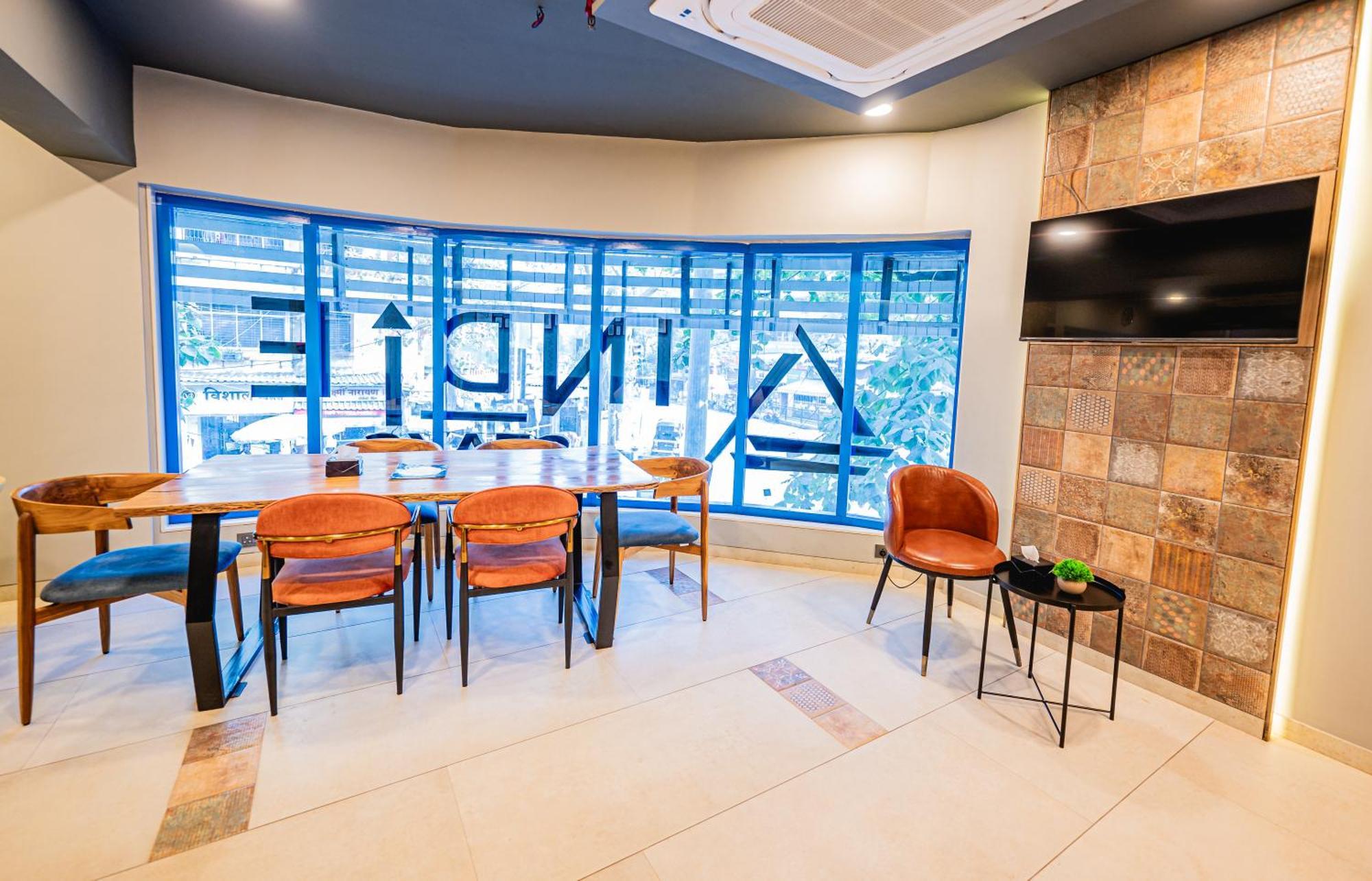 Indie Studios, Chembur Hotel Bombaj